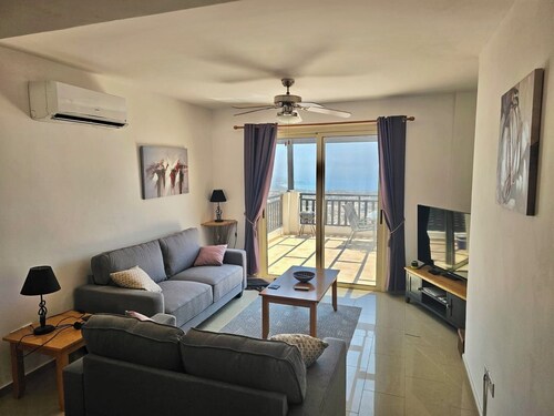 Stunning panoramic sea & mountain views from south facing balcony 