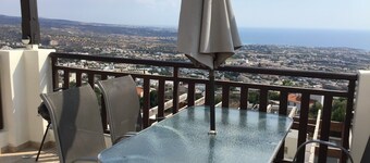 Stunning panoramic sea & mountain views from south facing balcony