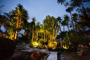 Property grounds - Extravagant Spanish Architecture Ocean View Villa.  Huge garden & Heated pool (Benalmadena)