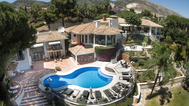 A resort with a large swimming pool, multiple guest rooms, and a mountainous backdrop. - Extravagant Spanish Architecture Ocean View Villa.  Huge garden & Heated pool (Benalmadena)
