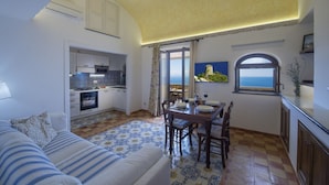 A compact living space with a kitchen, dining area, and a view of the sea. - Golden Vaults, at few stairs from the road. It is easy to park in the area (Praiano)