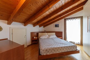 3 Schlafzimmer, Schreibtisch, Bügeleisen/Bügelbrett, kostenloses WLAN
