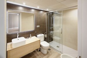 Shower, hair dryer, bidet, towels - FANTASTIC APARTMENT NEXT TO GUADALMINA GOLF COURSE IN MARBELLA (Marbella)