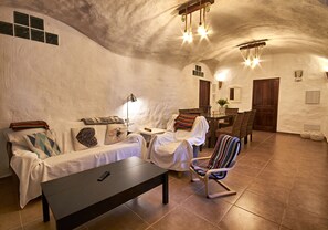 Smart TV, fireplace, DVD player - Cueva Cortes de Baza with private pool (Cortes de Baza)