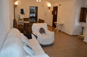 Smart TV, fireplace, DVD player