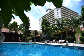 Outdoor pool - At Home Resort (Pattaya)