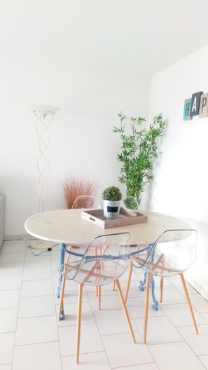 Dining - BEAUTIFUL APARTMENT BEAUTIFUL VIEW AND SEA PORT (Fréjus)