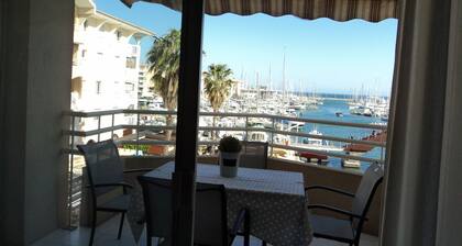 BEAUTIFUL APARTMENT BEAUTIFUL VIEW AND SEA PORT