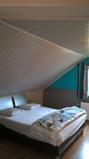 4 chambres, fer et planche à repasser, Wi-Fi