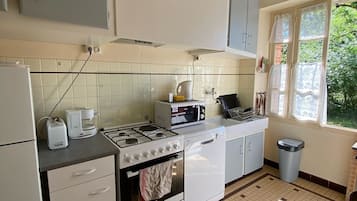 KĂŒhlschrank, Mikrowelle, Ofen, Herdplatte