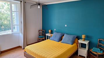 3 makuuhuonetta, silitysrauta/-lauta