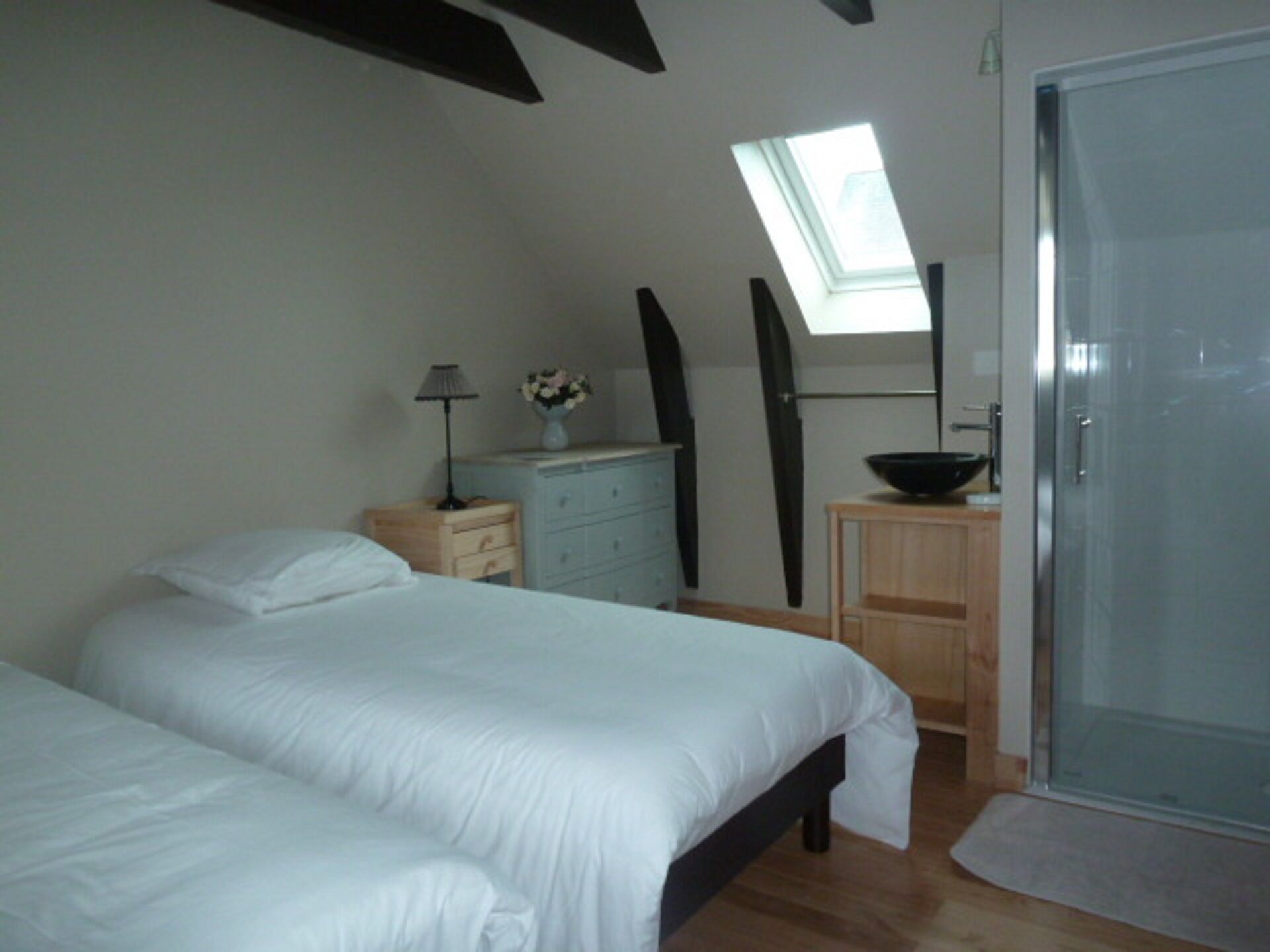 3 habitaciones, tabla de planchar con plancha y wifi gratis 
