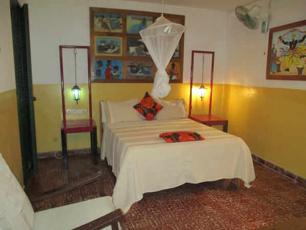 4 bedrooms, WiFi - COLONIAL STYLE HOUSE (Dakar)