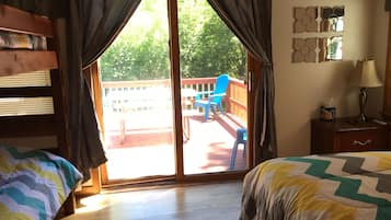 2 slaapkamers, een strijkplank/strijkijzer, reisbedje, gratis wifi