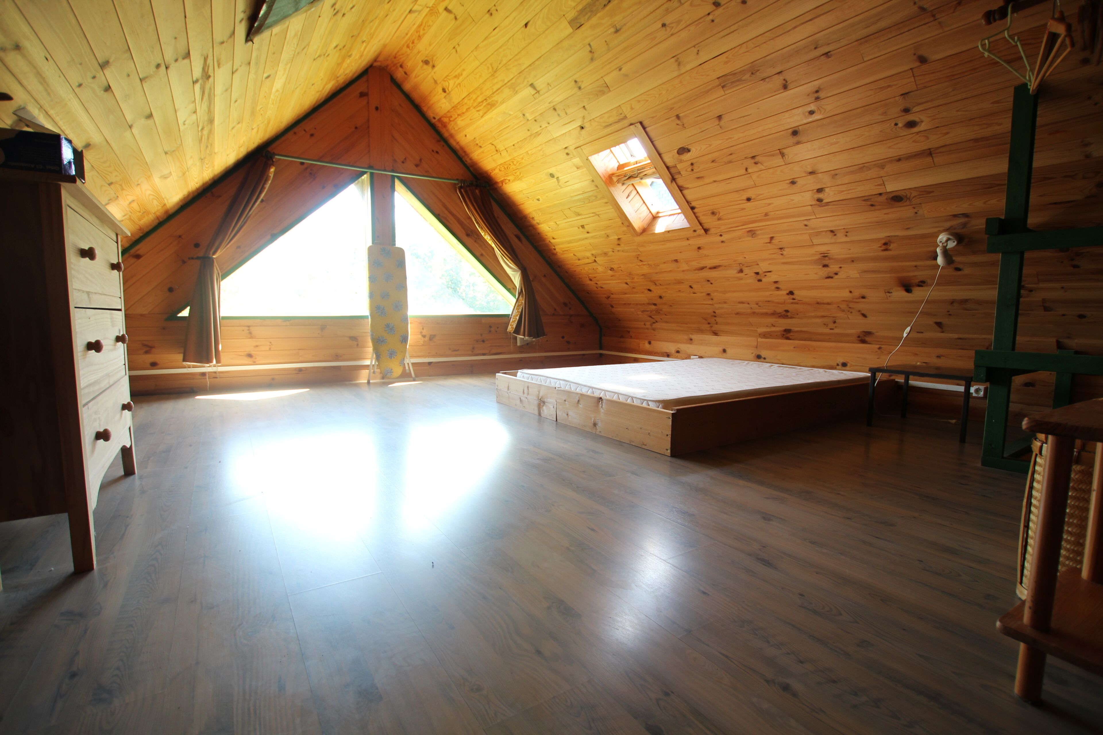 1 soverom, strykejern/-brett og sengetøy