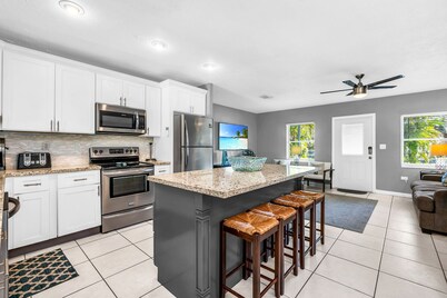 North Miami Beach Villa w/ HEATED Pool & Grill. FIFA READY! 15 Mins to HardRock!