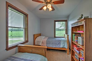 4 bedrooms, iron/ironing board, free WiFi, bed sheets