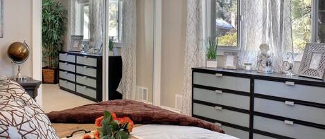 3 bedrooms, iron/ironing board, travel crib, WiFi