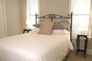 5 bedrooms, iron/ironing board, WiFi, bed sheets