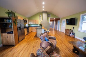 المنشأة من الداخل