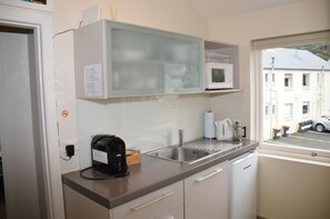 Panoramic Apartment, 2 Bedrooms, Non Smoking | Private kitchenette | Fridge, microwave, stovetop, espresso maker - Akaroa Vista (Akaroa)