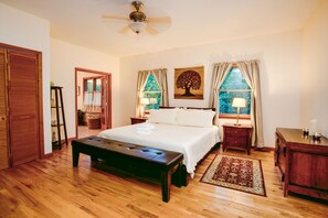 5 habitaciones, tabla de planchar con plancha, wifi y ropa de cama