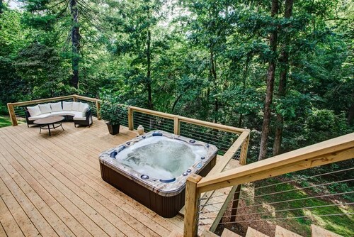 Blackberry Lodge - ylellinen Asheville nykyaikainen mökki W / Hot Tub ja pelihuone