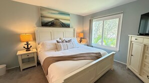 3 bedrooms, desk, iron/ironing board, travel crib