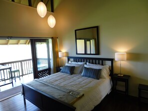 1 bedroom, WiFi, bed sheets - Romantic Modern Upstairs Corner Studio with Ocean View, on the Island of Molokai (Maunaloa)