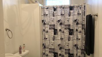 Dusch, hårtork och handdukar