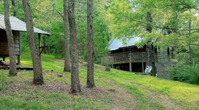 Secluded cabin on the Kings river at Marshall Ford. Private and beautiful river