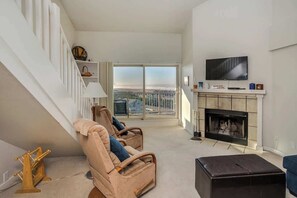 TV, DVD player - Gearhart House G703 (Gearhart)