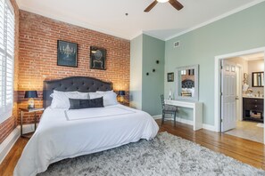 Strykjärn/strykbräda, wi-fi och sängkläder