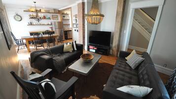 Smart-TV, Kamin, BĂŒcher