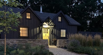 Modern Farmhouse in Niagaraâs Wine Country