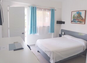 In-room safe, desk, laptop workspace, blackout curtains - Hotel Casa Coco (Boca Chica)