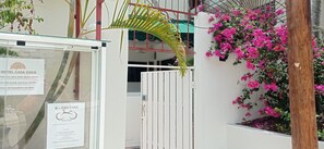 Property entrance - Hotel Casa Coco (Boca Chica)
