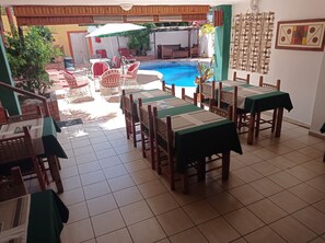 Desayuno a la carta todos los días (con cargo)