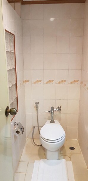 Ducha, artículos de higiene personal gratuitos y secador de pelo