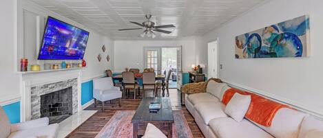 55-tommers fladskærms-tv med kabelkanaler, tv, Netflix