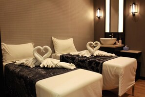 Trị liệu toàn thân, massage đá nóng, massage Thái 