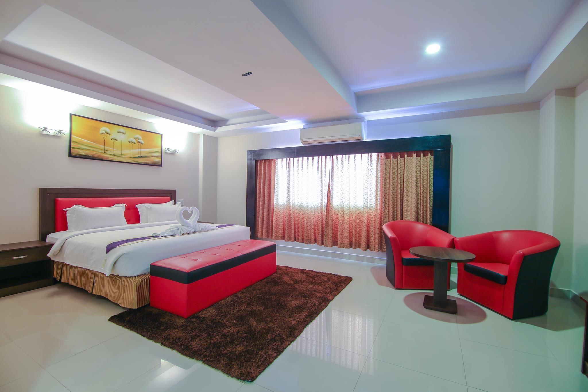 In-room safe, desk, iron/ironing board, bed sheets