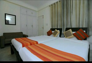 Chambre avec lits jumeaux, 2 lits une place, fumeurs | Matelas mémoire de forme, bureau, fer et planche à repasser