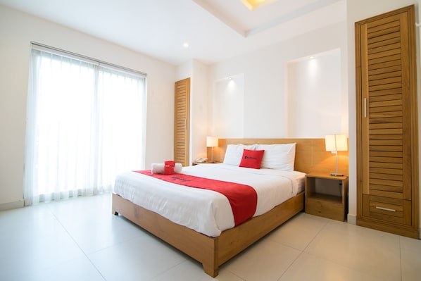 Superior Room | Desk, free WiFi, bed sheets - RedDoorz Plus near SECC D7 (Ho Chi Minh City)
