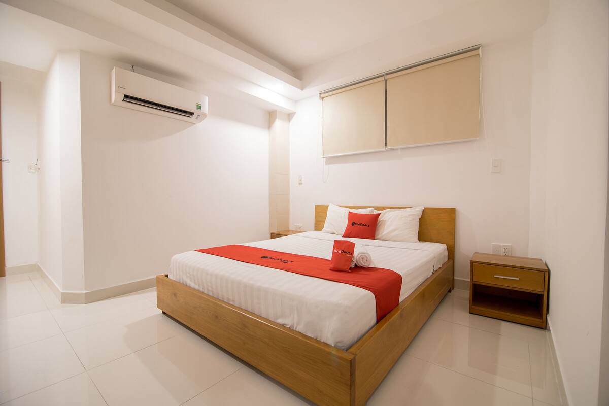 Desk, free WiFi, bed sheets