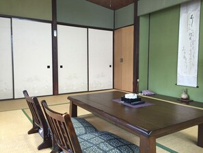ห้องทราดิชันนัล (Japanese Style for 10 Guests w/Toilet)