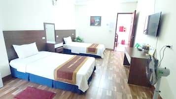 Standard-Zweibettzimmer | Minibar, individuell dekoriert, individuell eingerichtet, Schreibtisch