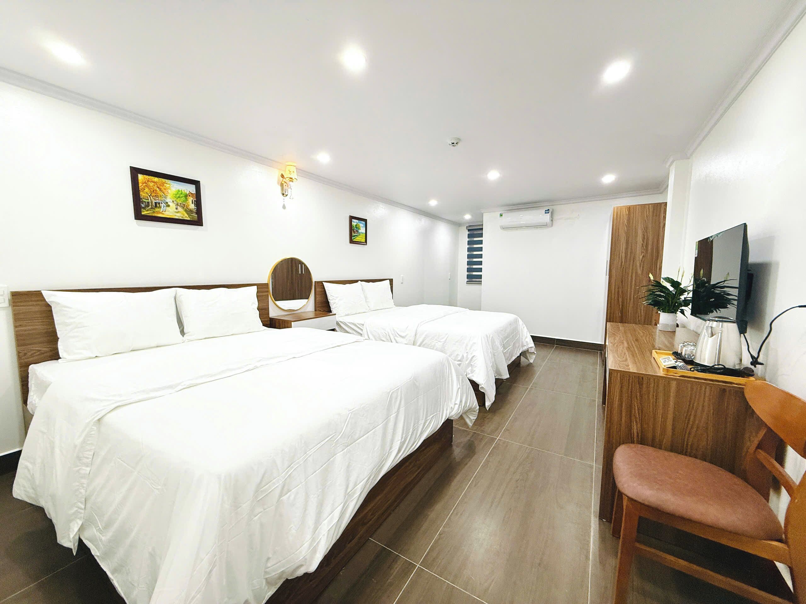 Minibar, individually decorated, individually furnished, desk