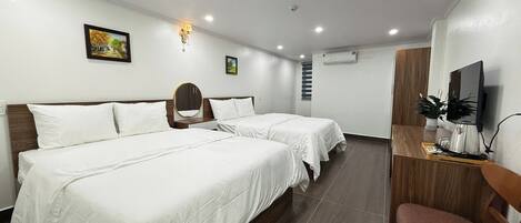 Signature Quadruple Room, 2 Queen Beds | Minibar, individually decorated, individually furnished, desk