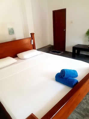 Standard Double Room | Free WiFi, bed sheets